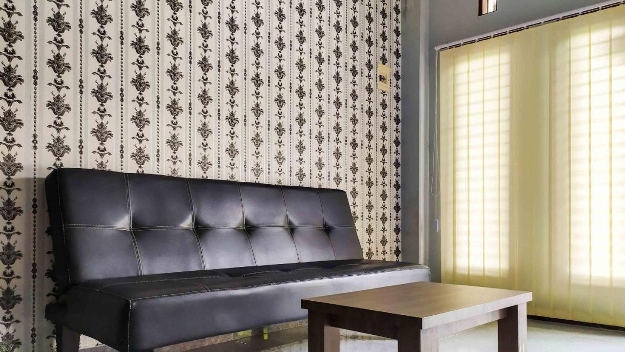 Omah Leren Mitra Reddoorz Near Gembiraloka Zoo Yogyakarta Hotell Exteriör bild