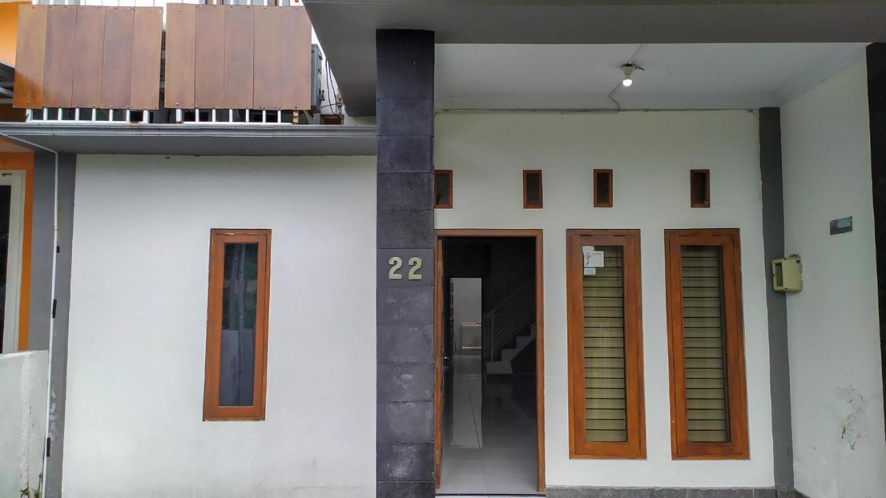 Omah Leren Mitra Reddoorz Near Gembiraloka Zoo Yogyakarta Hotell Exteriör bild