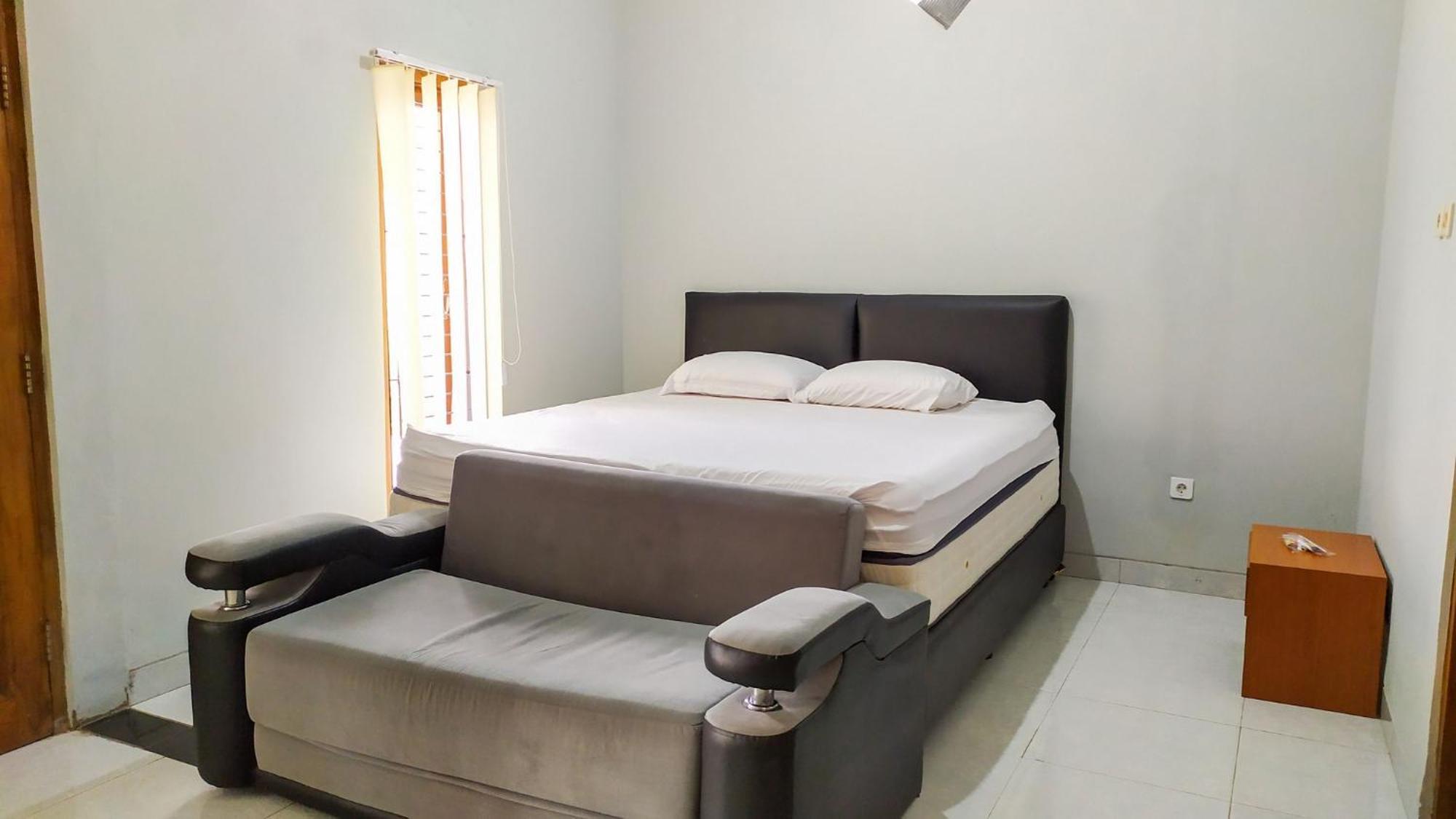 Omah Leren Mitra Reddoorz Near Gembiraloka Zoo Yogyakarta Hotell Exteriör bild