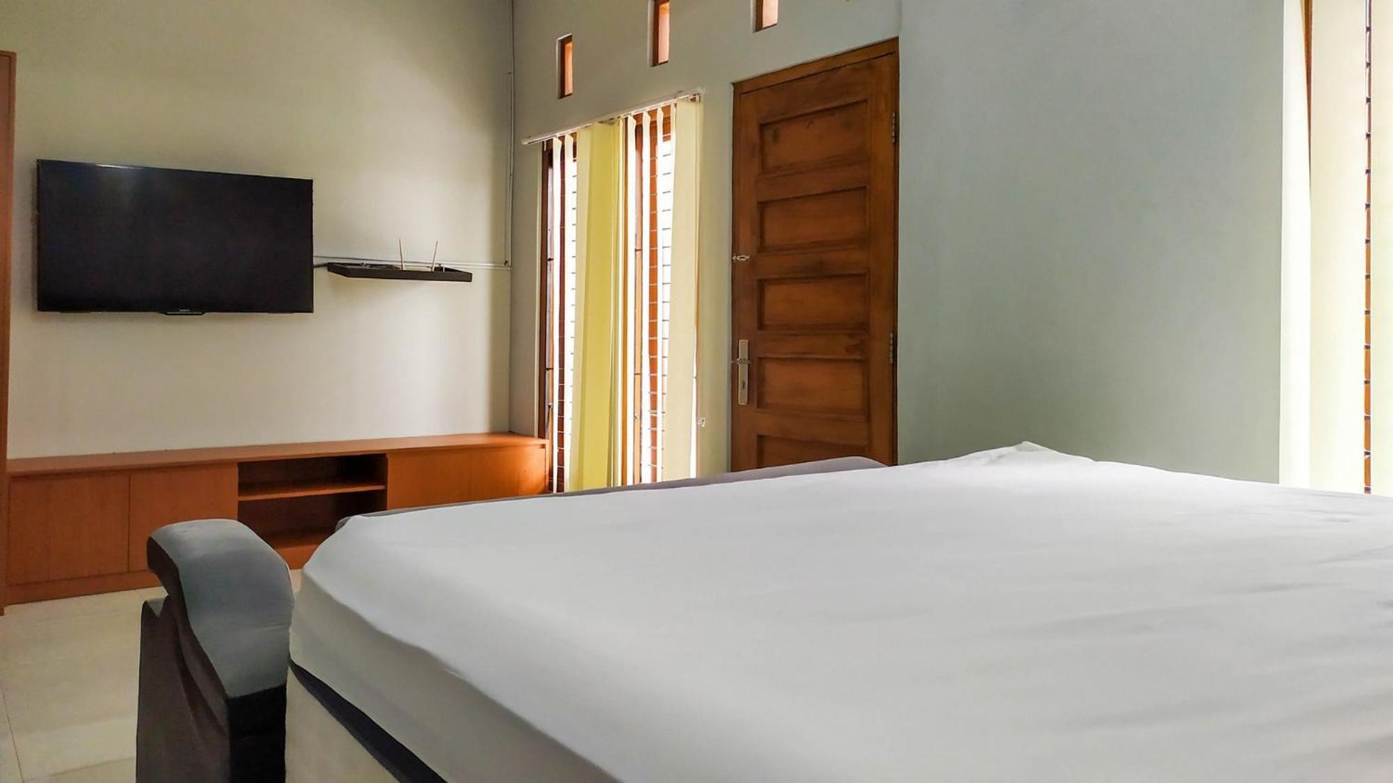 Omah Leren Mitra Reddoorz Near Gembiraloka Zoo Yogyakarta Hotell Exteriör bild