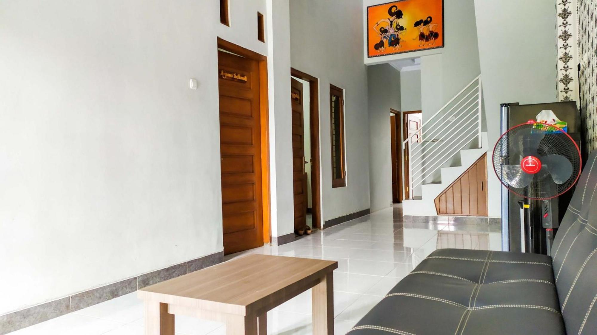 Omah Leren Mitra Reddoorz Near Gembiraloka Zoo Yogyakarta Hotell Exteriör bild