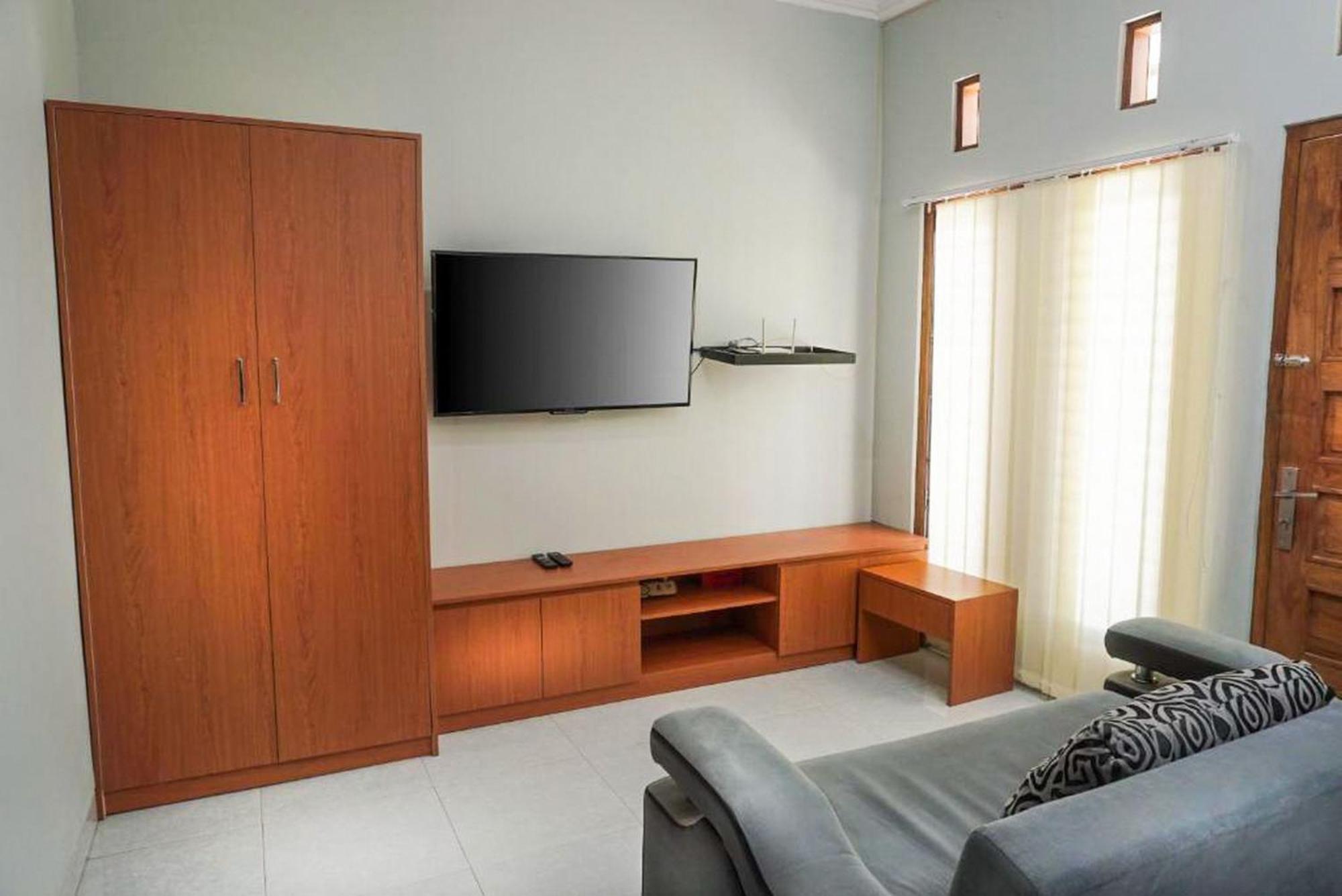Omah Leren Mitra Reddoorz Near Gembiraloka Zoo Yogyakarta Hotell Exteriör bild